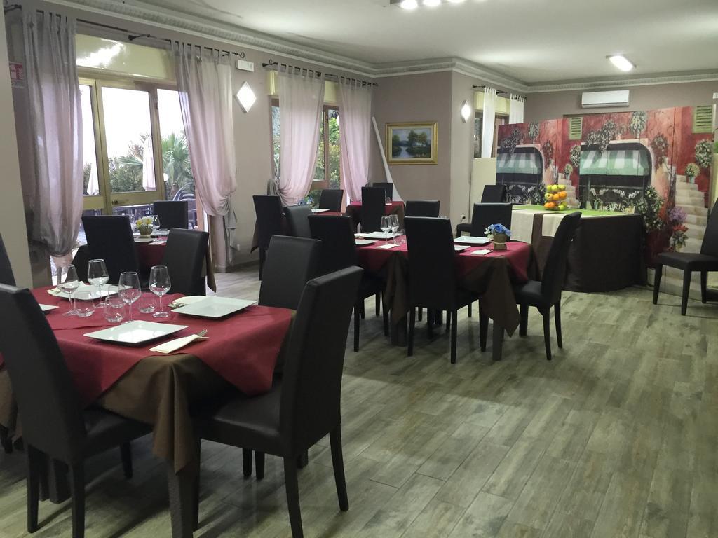 Chrismare Hotel Мацео Екстериор снимка